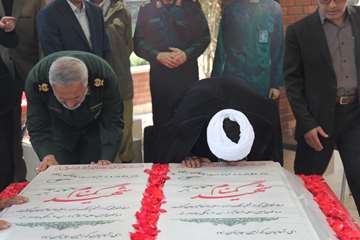 مراسم رونمایی از یادمان شهدای گمنام